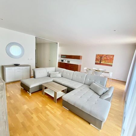 Apartment Korunni Dvur, 2 Free Parkings براغ المظهر الخارجي الصورة