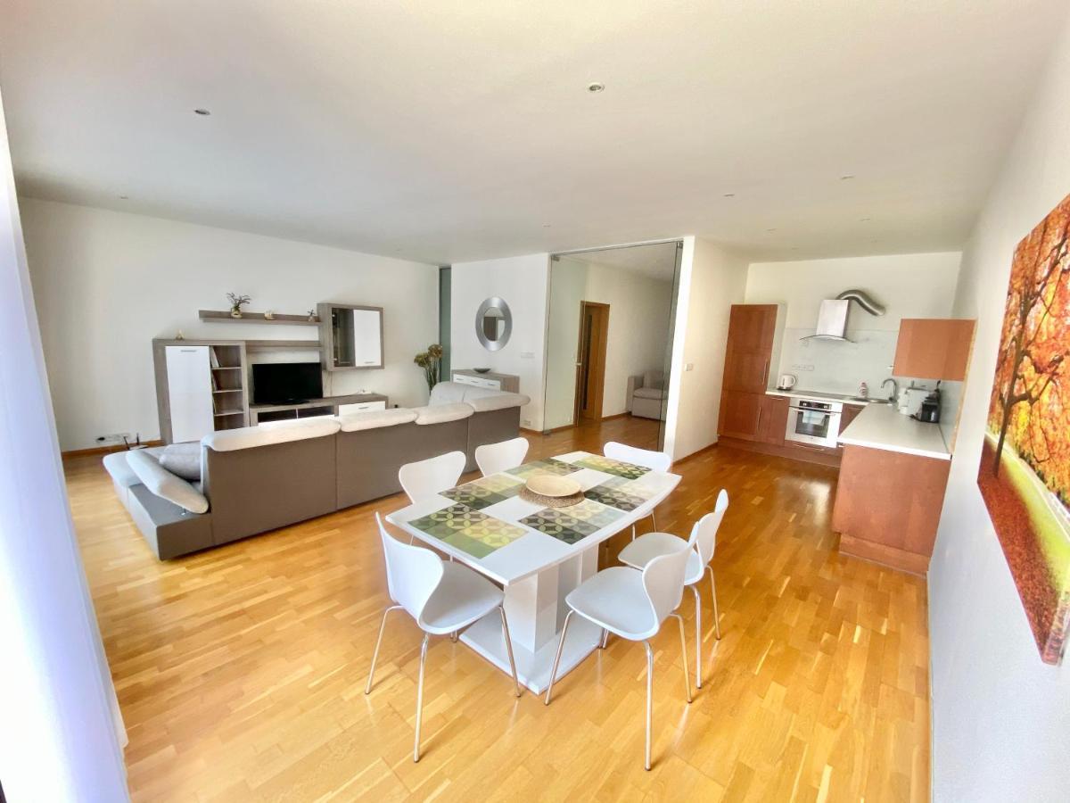 Apartment Korunni Dvur, 2 Free Parkings براغ المظهر الخارجي الصورة