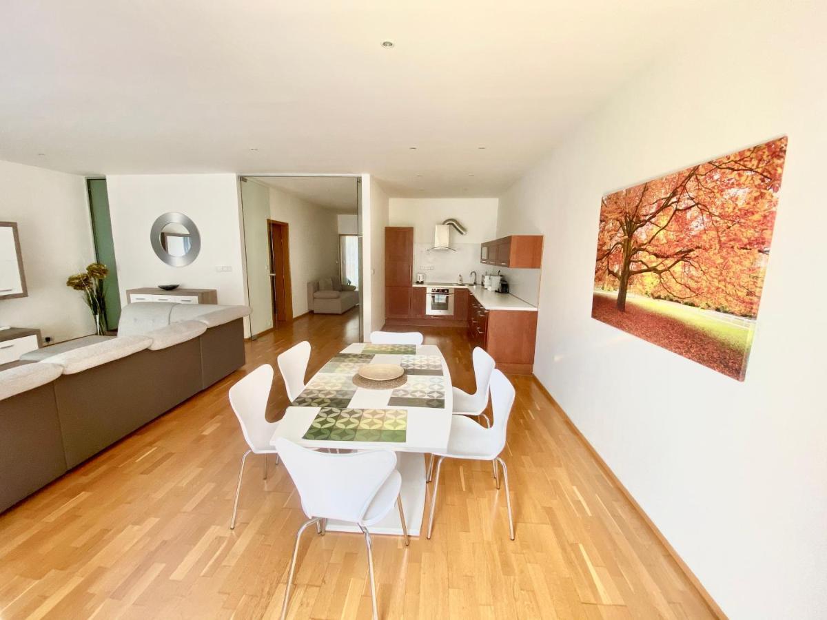 Apartment Korunni Dvur, 2 Free Parkings براغ المظهر الخارجي الصورة